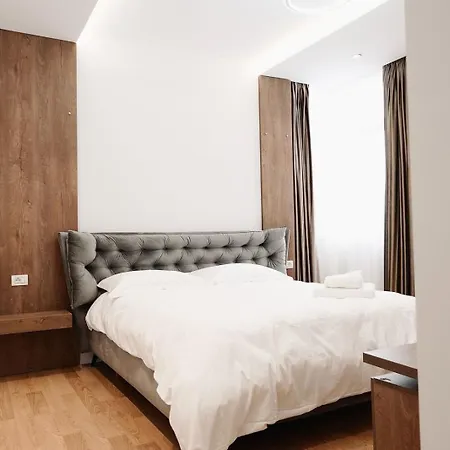 Apartment 102 Cirk *